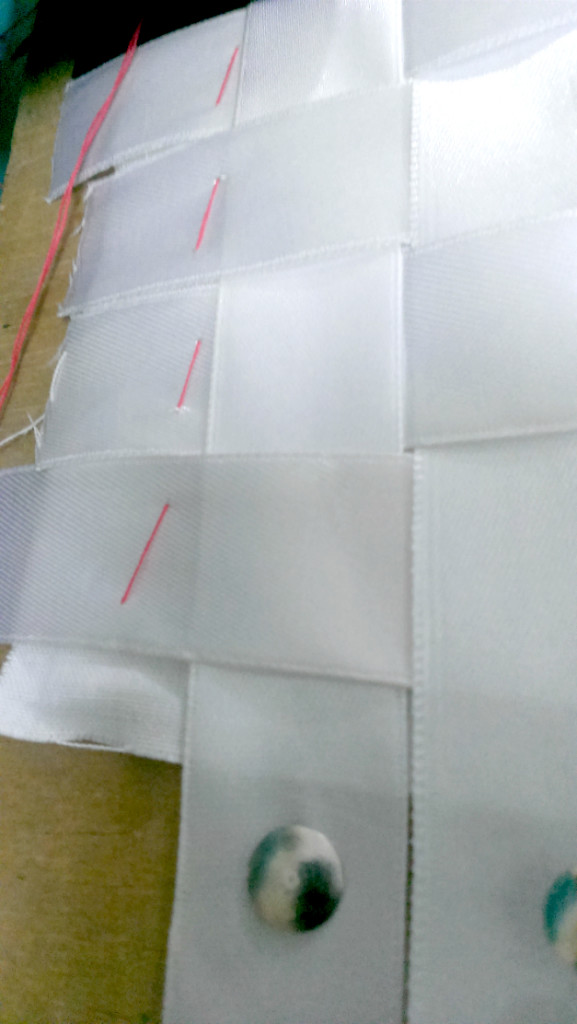 howto make fabric pillows with ribbon