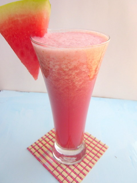 Ramadan-recipe-watermelon-strawberry-smoothie