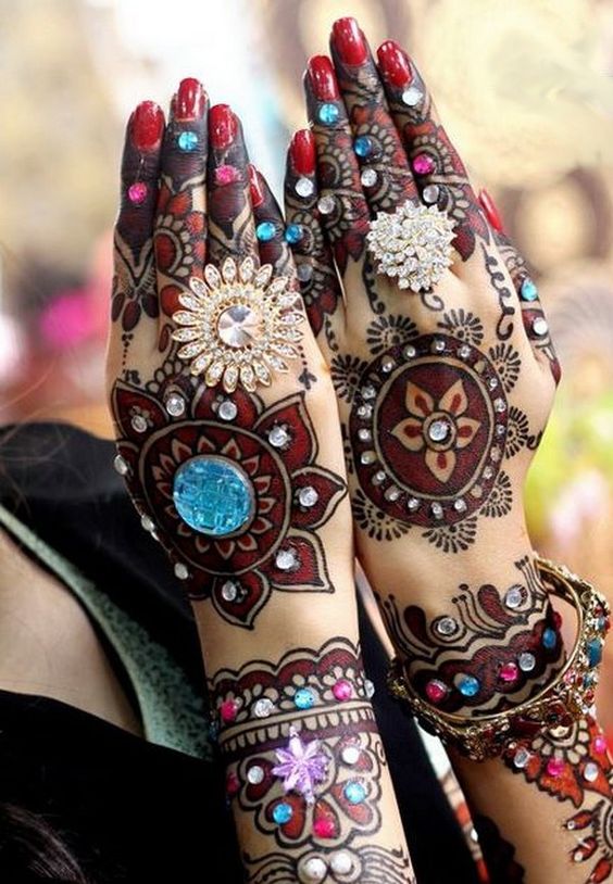 bold indian bridal mehndi