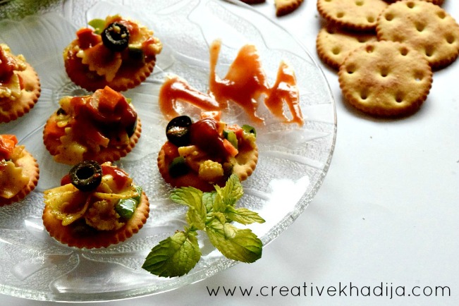 macaroni-recipe-with-crackers-bite-sized-iftar-platter-for-ramadan-by-creative-khadija-blog