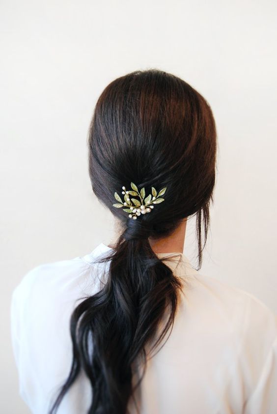 beautiful hairstyles with floral hair pins 1