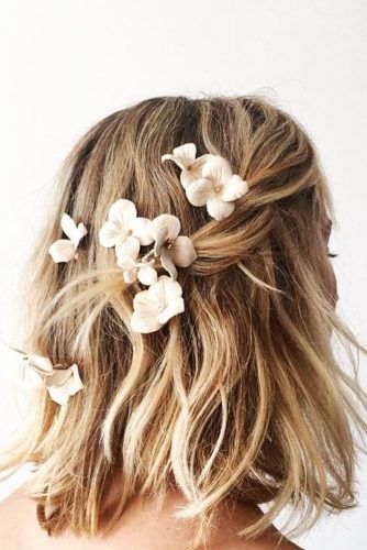 beautiful hairstyles with floral hair pins 11