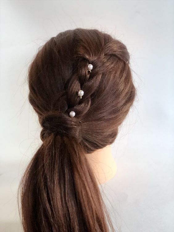 pearl bobby pins with loose hair hairstyle 1