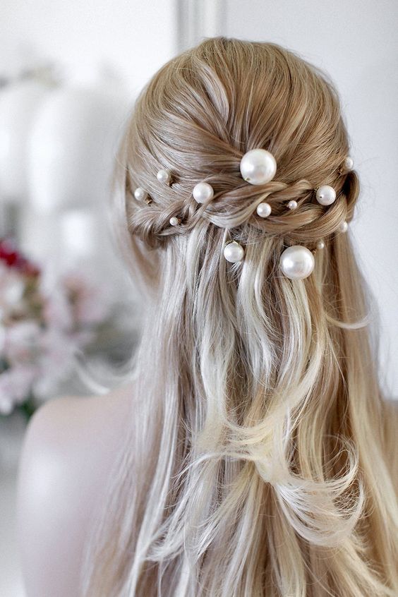 pearl bobby pins with loose hair hairstyle 16