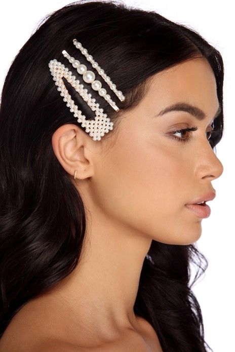 pearl bobby pins with loose hair hairstyle 4