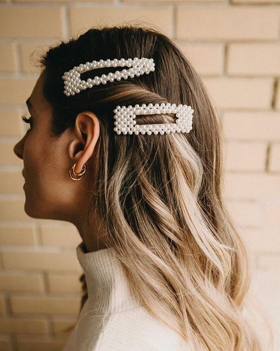 pearl bobby pins with loose hair hairstyle 8