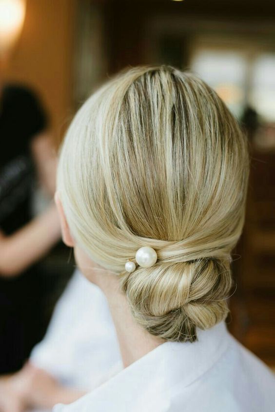 pearl hair pins with updo hairstyles 16