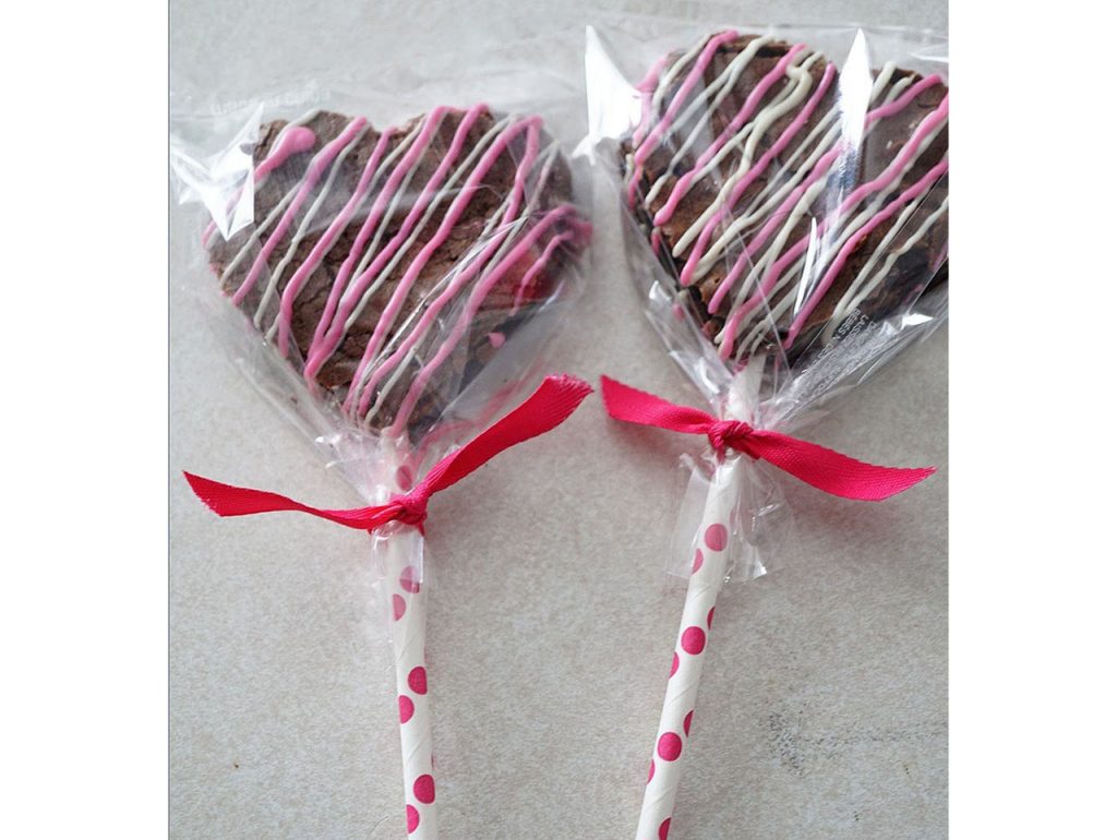 31 gifts and crafts to try for valentine's day 2020 heart brownie pop