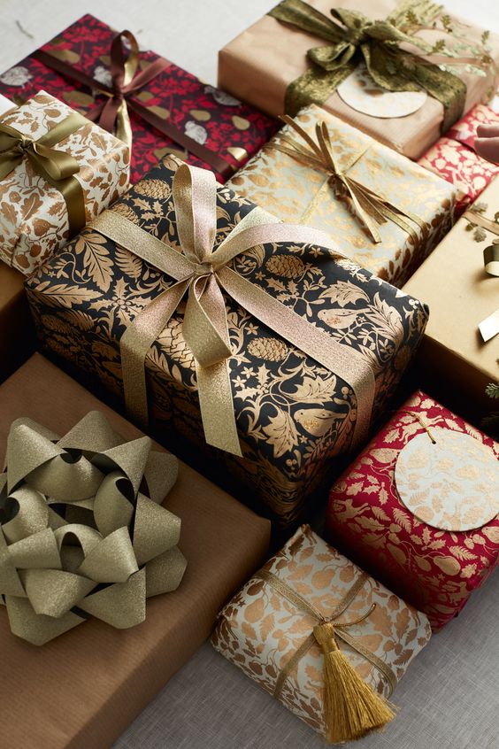 creative ideas for wrapping presents patterned wrapping paper