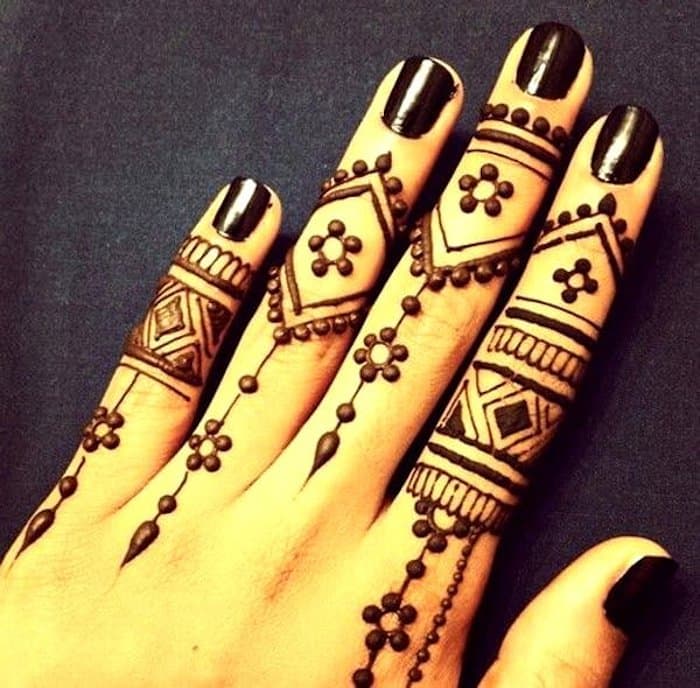 41 mehndi designs for Eid to try this year for fingers 5