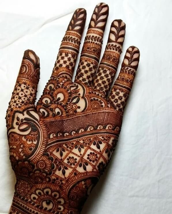 41 mehndi designs for Eid to try this year heavy designs 3