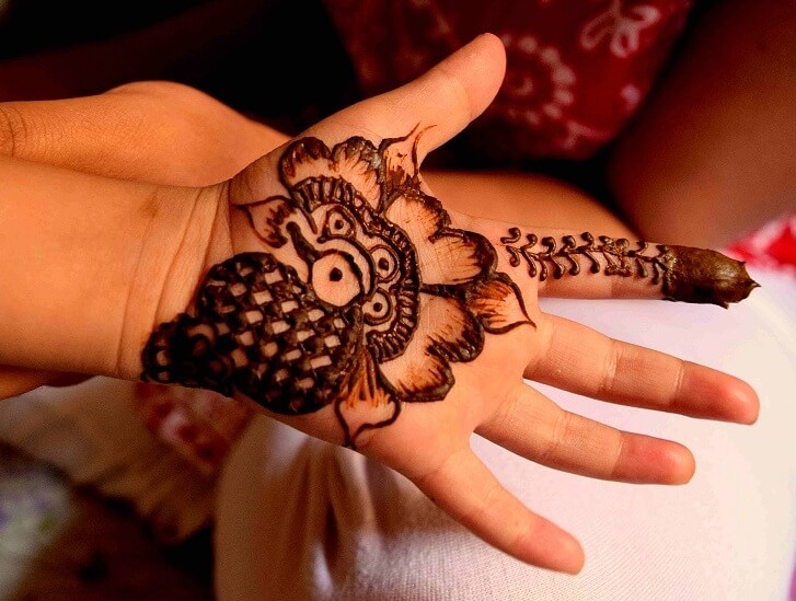 41 mehndi designs for Eid to try this year for kids 2