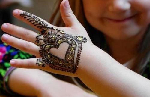 41 mehndi designs for Eid to try this year for kids 6