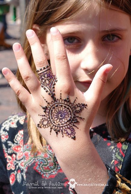 41 mehndi designs for Eid to try this year for kids 7