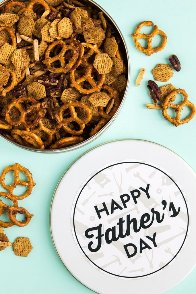 easy diy projects to make edible gifts snack mix