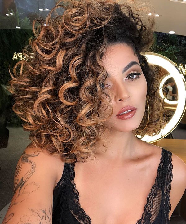 how to style short curly hair voluminous curls