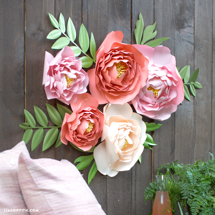 how to craft flowers with cardboard backdrop