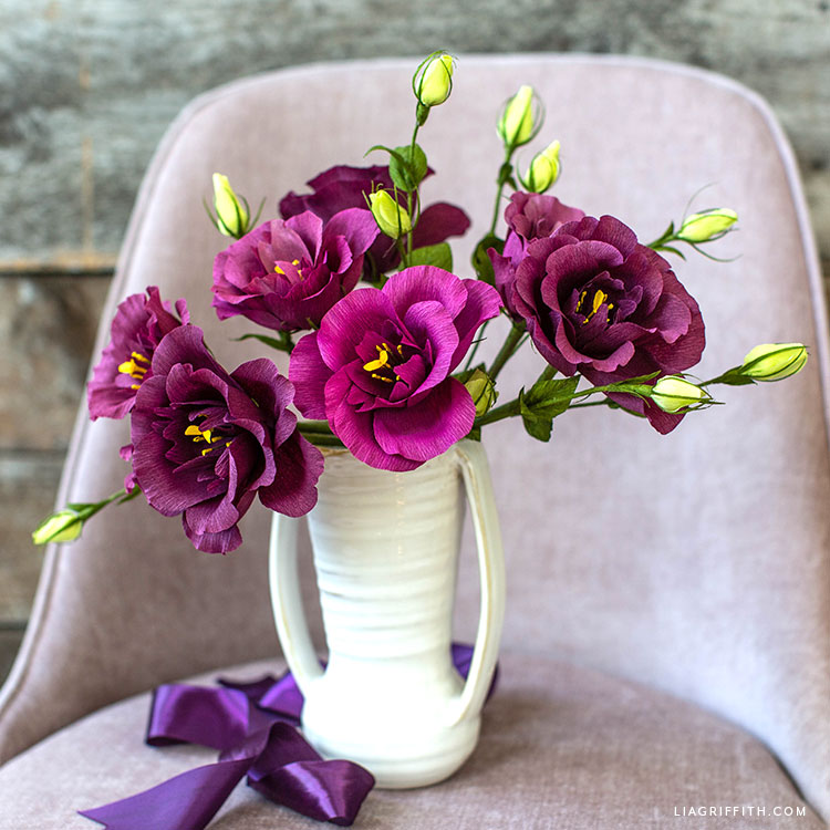how to craft flowers with cardboard vase