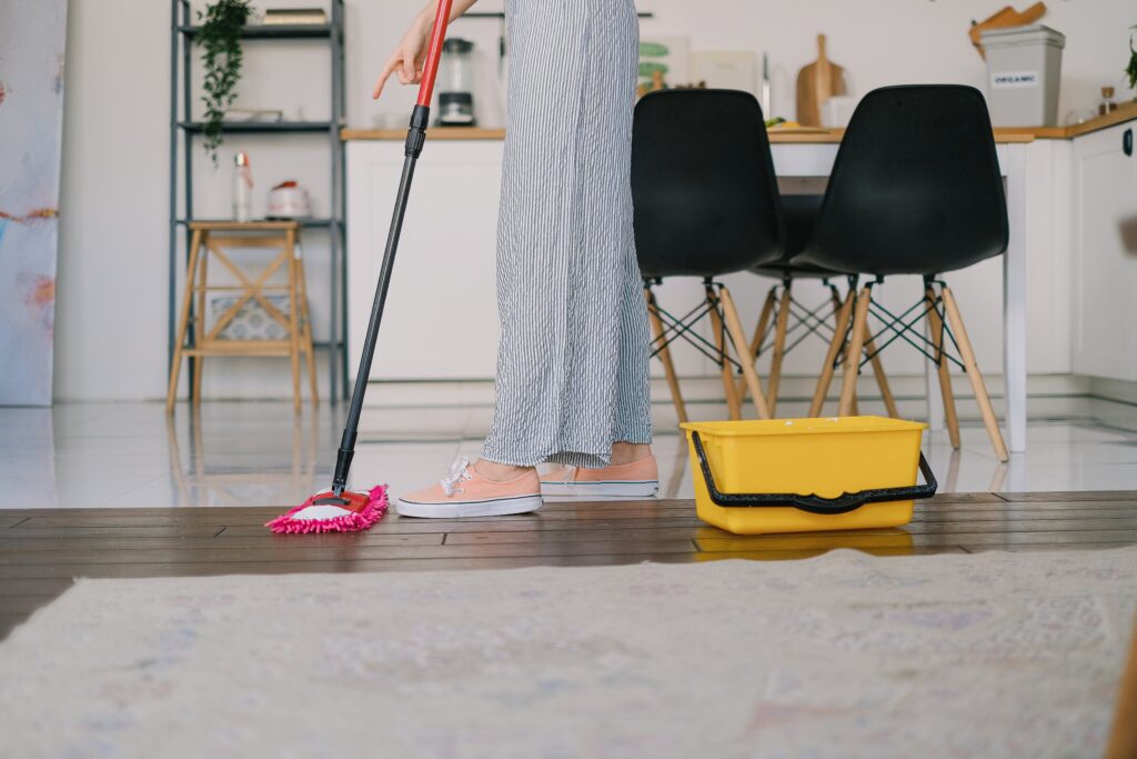 how to clean the kitchen mop floors